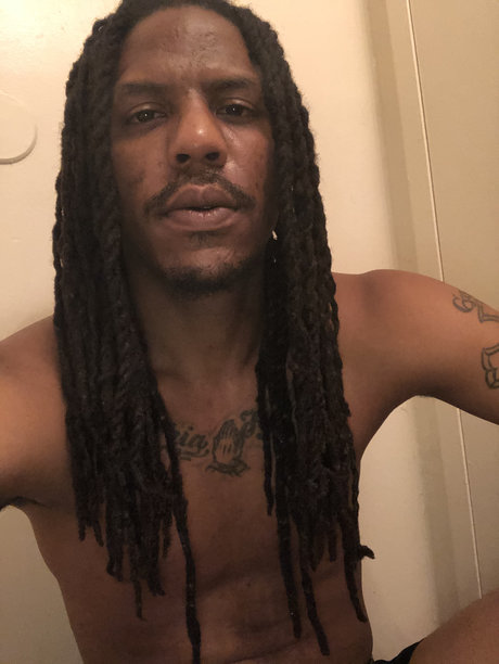 sologuy model nude img