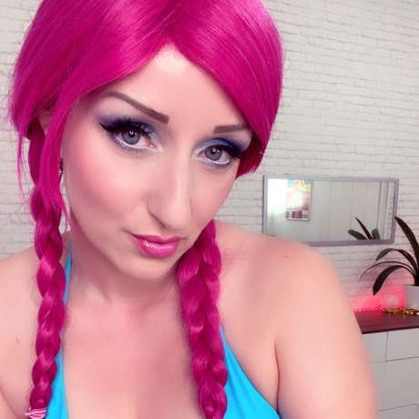 MiraManga pretty pornstar image