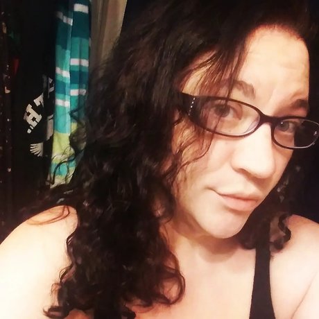 AriesQueen pretty pornstar photo