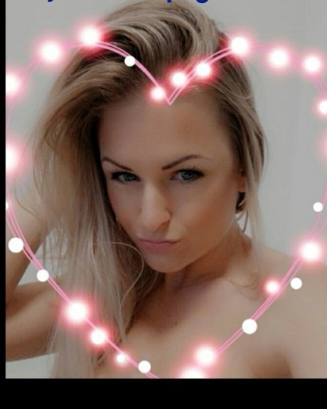 PaigeEvans xxx model pics