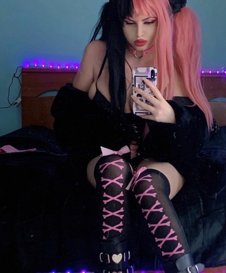 bsidian high quality model photos