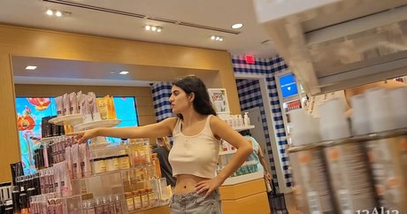 Candid Bralessday exclusive pornstar img