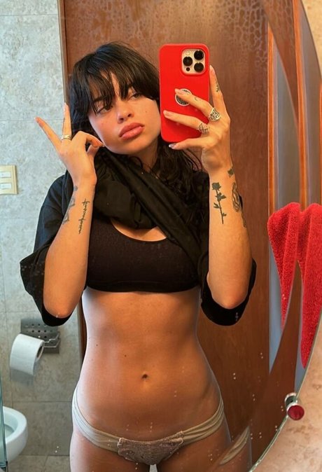 Juli Savioli star beautiful photos