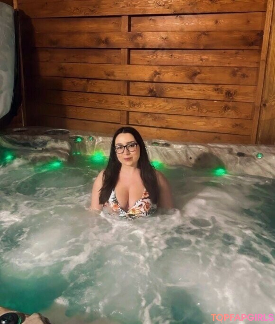 Kirsty Wells naked star pictures