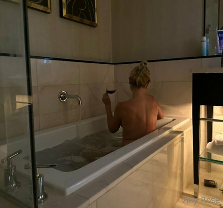 Allyyyrose high quality pornstar picture