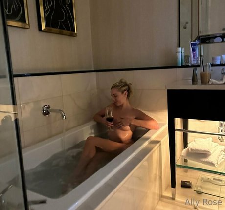 Allyyyrose beautiful model picture