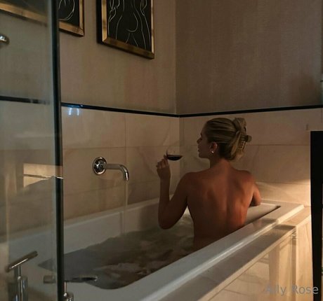 Allyyyrose star naked pic
