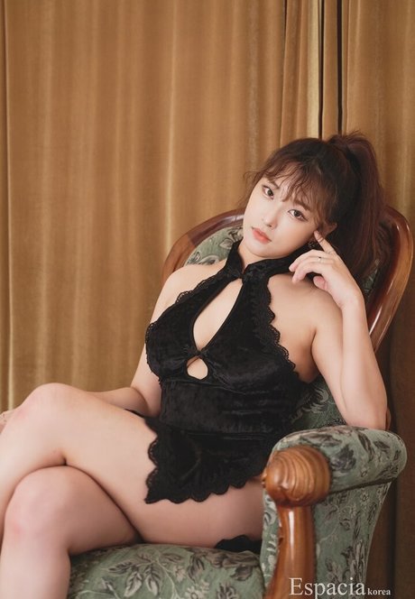 big tits mom onlyfans hot sexy picture