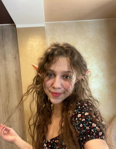 maycurlyvip model naked images