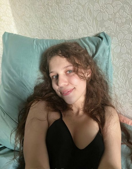 maycurlyvip model naked img