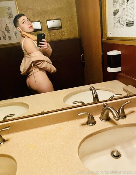 opal lilly onyx Profile pic