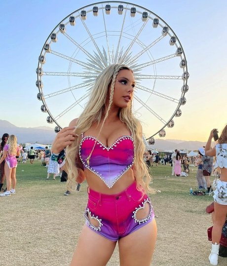 Lele Pons art model photos