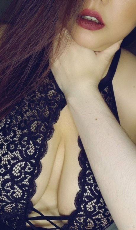 syurii hot actress pics