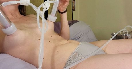 Yummyfreshmilfmilk naked star picture