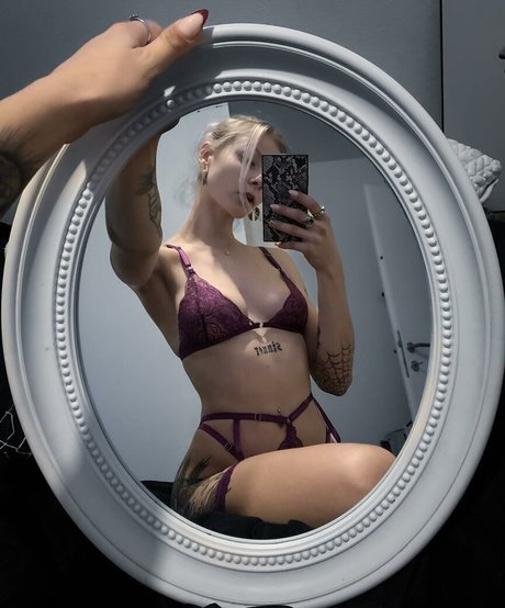 withered rose naked model photos