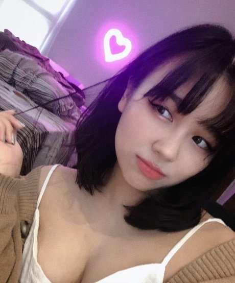 sadparu model naked archive