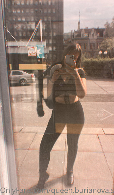 free top queen 1 model top img