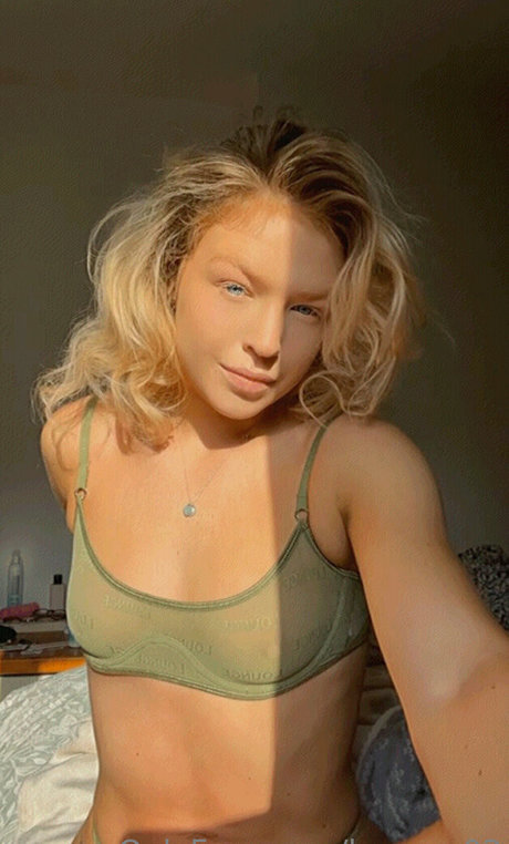 leorose02 xxx model picture