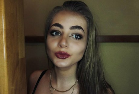 livionly model sexy pic