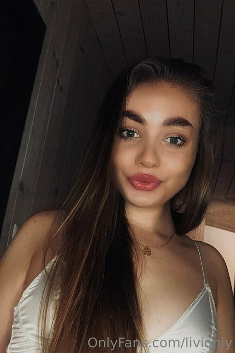 livionly naked star img