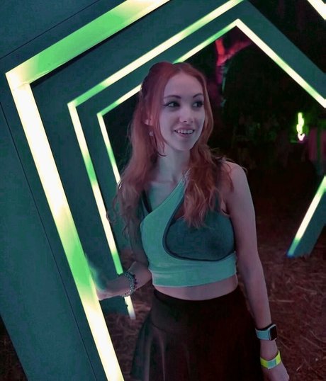 Echochlo star pornographic image