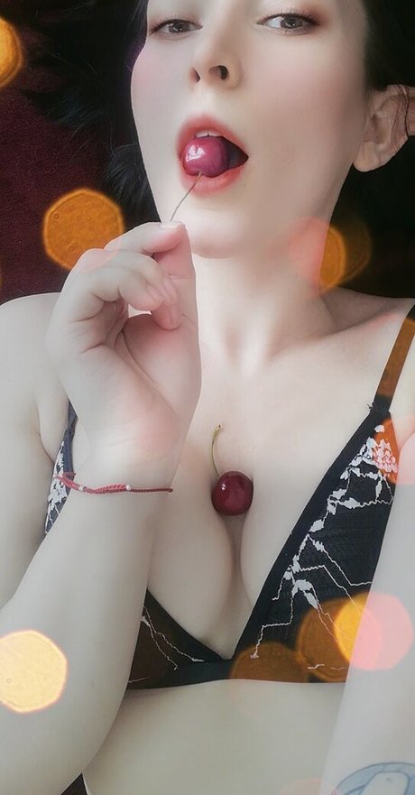 Olya Holmes top pornstar photo