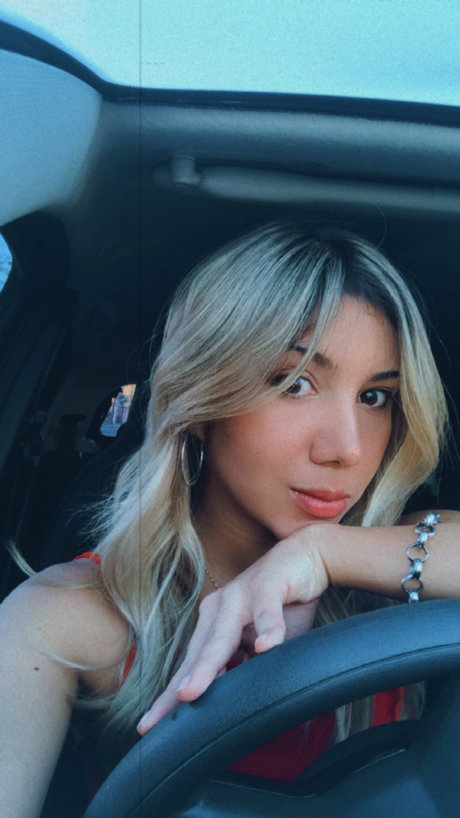 indeanaT pretty actress picture