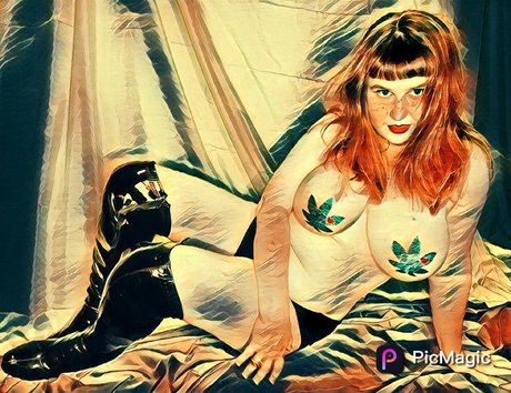 ZenziFox erotic actress archive