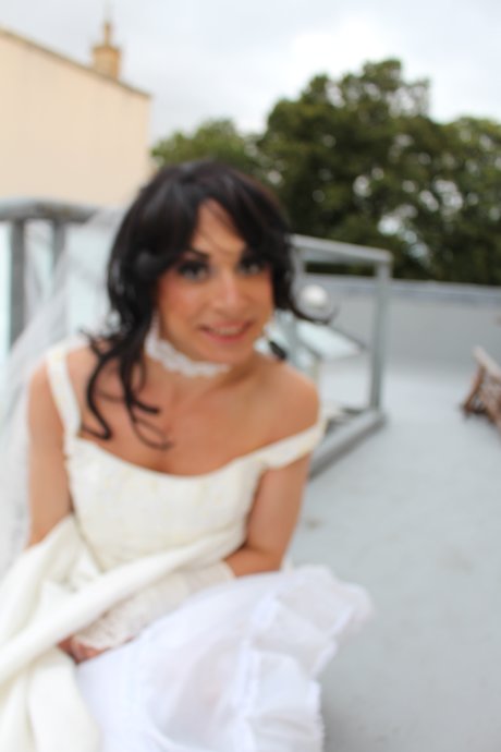 La Runaway Bride hot actress galleries