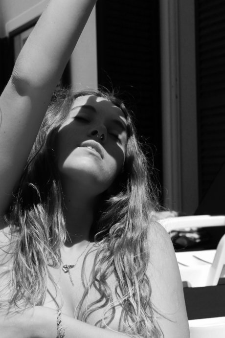 MKelly model erotic pictures