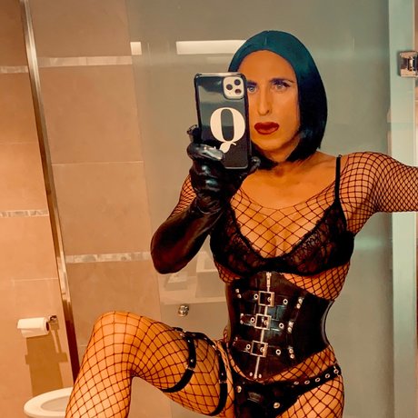 Mistress Q star nude galleries