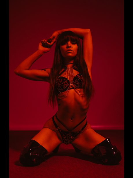 Miya Minx Top 6_ model nice pic