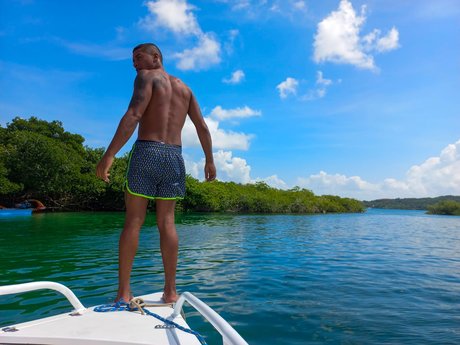 FREDY AK47 free actress gallery