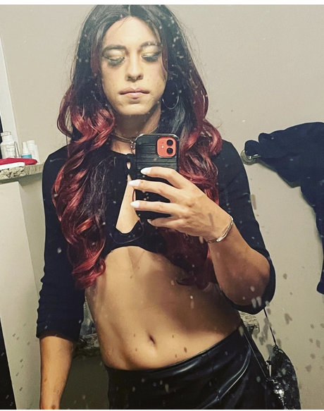 mikah model sex photos