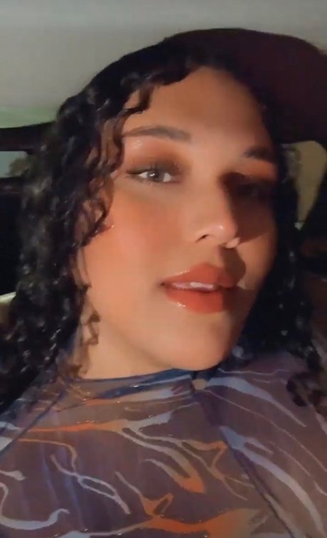 Evey Luv star nude img