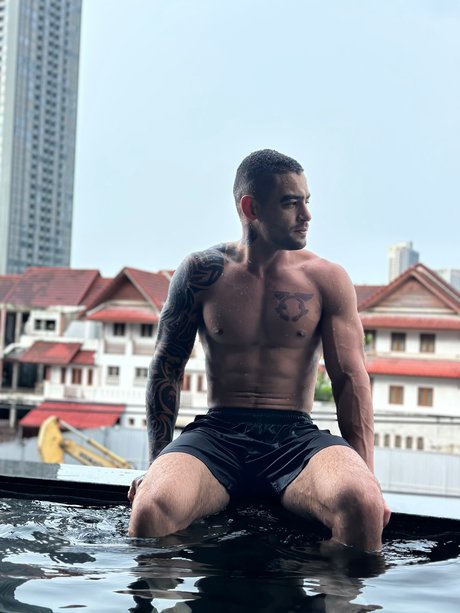 Yuri Lion model sexy image