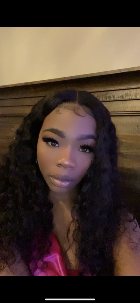 Goddess Kellz_ pornstar top picture