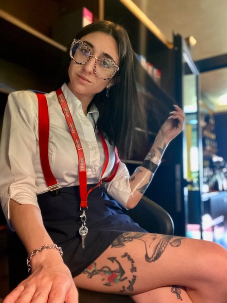 Scarlett Model pretty actress photos