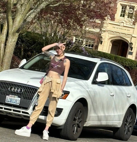 V VV pretty model pic