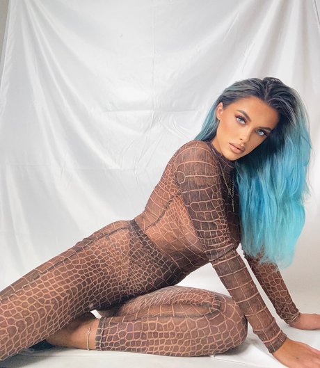 Chelsea Ruby art star photo