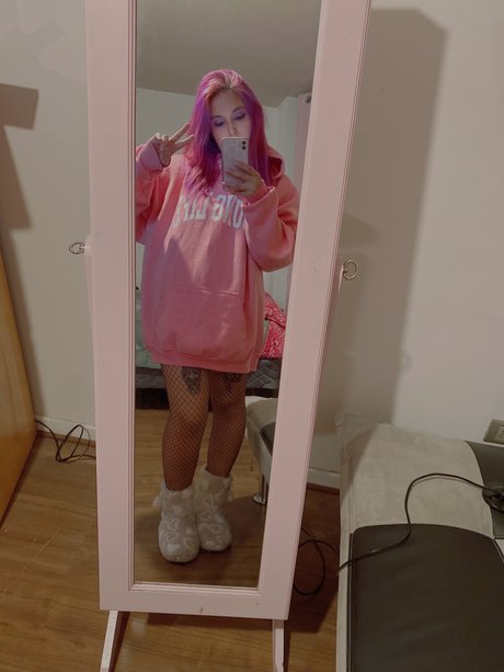 Lorelain model high quality images