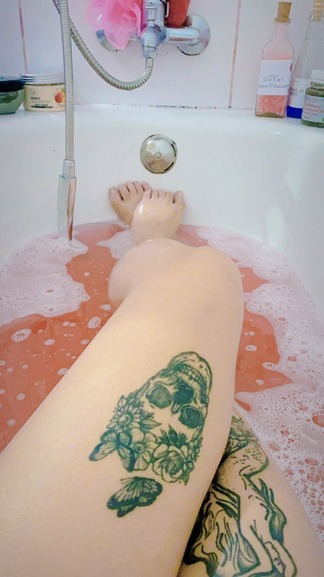 Lorelain model perfect picture