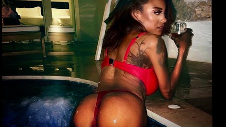 Kalizzie FREE xxx model photo