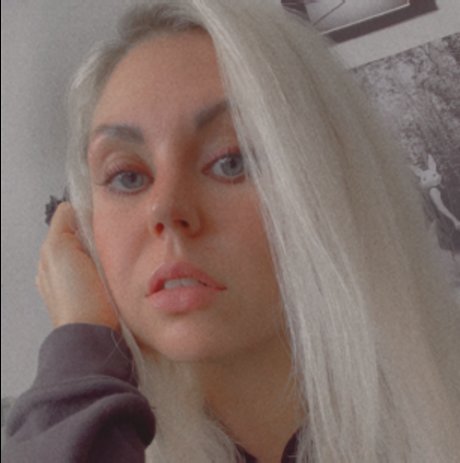 chloe reign art model photo