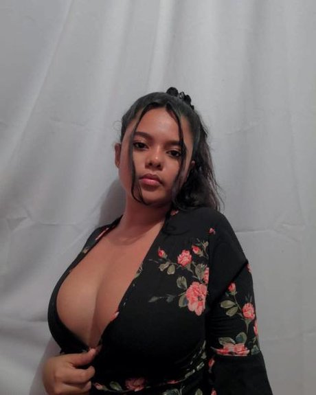 Chiky star sexy photos