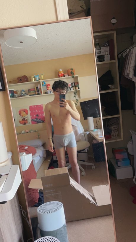 Sam Thai adult model picture