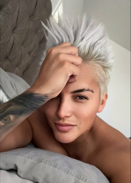 Sayra top star photos