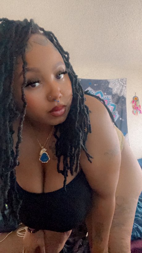 Realbeautifulllay erotic actress picture