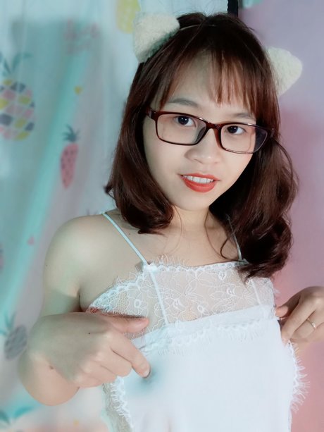 MeliaSS naked actress img