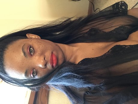 Color eyes pretty model img